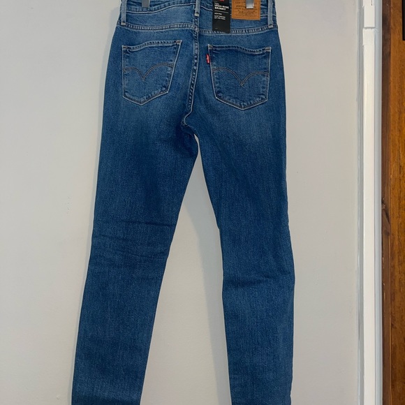 NWT Levi’s Sculpt 721 High Rise Skinny. Size 26 x 30 - Picture 2 of 4
